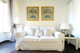 Rome apartment with a view over Largo Argentina
