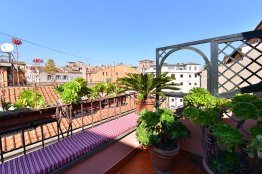 Trevi Fountain Large Apartment | Rome | Up to 3 People