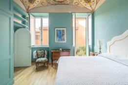 Spanish Steps Enchanting Apartment: Up to 3 people