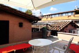 Condotti terrace apartment: Up to 4 people
