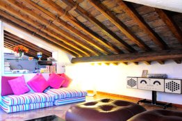 Spanish Steps attic apartment: Up to 2 people