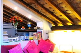 Spanish Steps apartment for rent, Rome