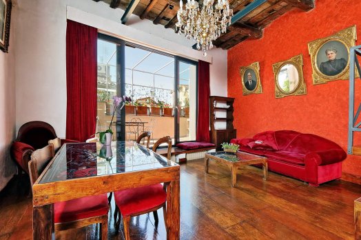 Trastevere affordable apartment for a couple
