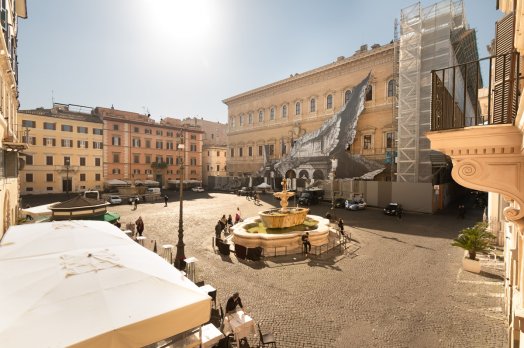 Farnese Designer Loft: Up to 6 people