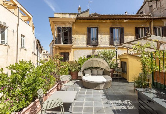 Large Group Rome Accommodation: Pantheon Terrace Mansion | Up to 10
