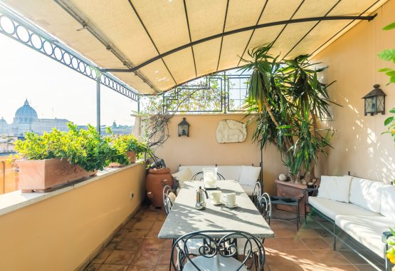 Rome apartment with a view on Saint Peter's cupola